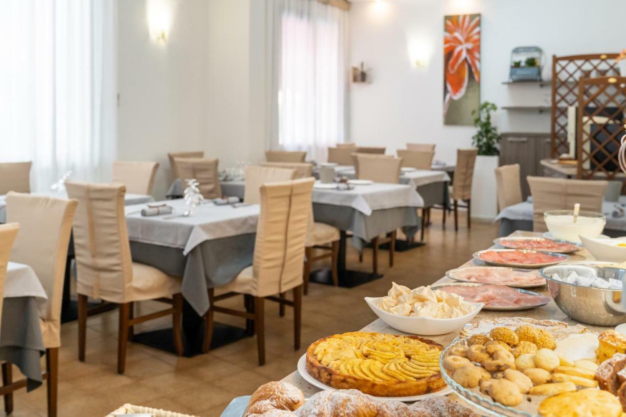 Hotel Stoccarda Caorle Kültér fotó